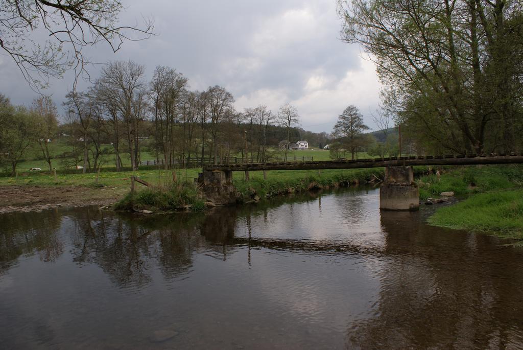 Le Gite De L Ourthe Ortheuville Ruang foto