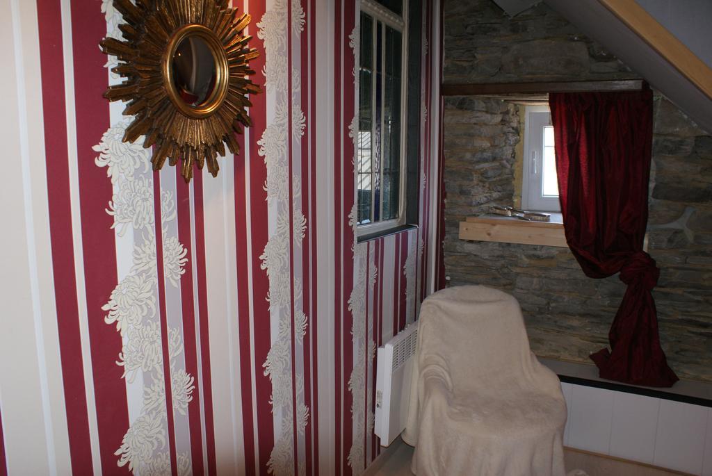 Le Gite De L Ourthe Ortheuville Bagian luar foto
